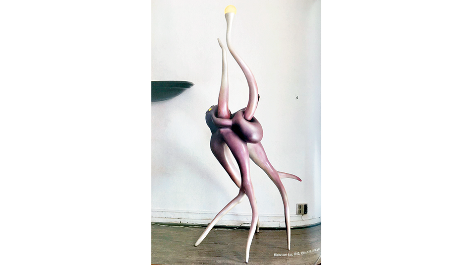 Bicha con luz, 2013, escultura de Miguel Harte.