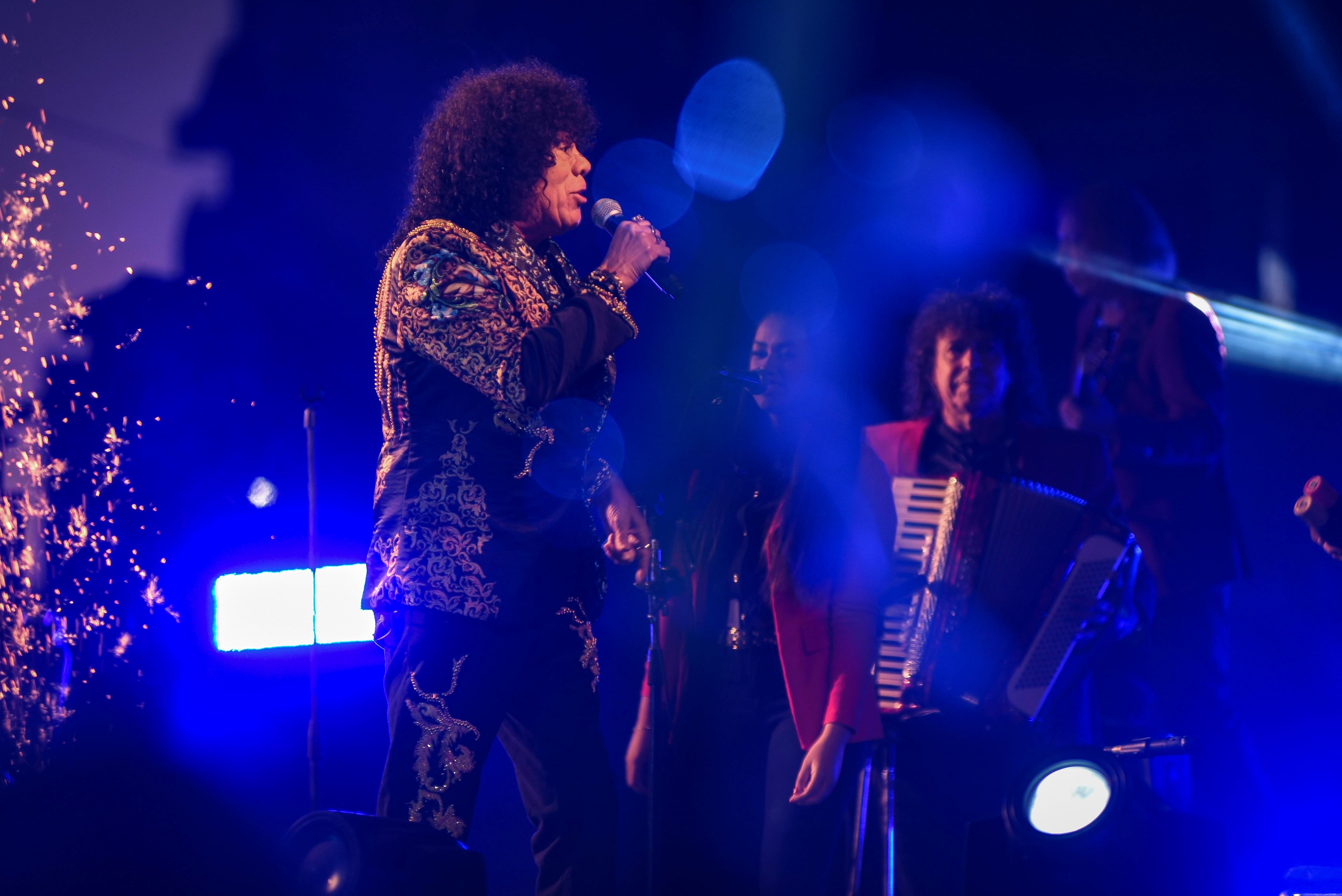 "La Mona" Jiménez, actuando durante el show gratuito que brindó en el Obelisco porteño (Ministerio de Cultura de la Ciudad).