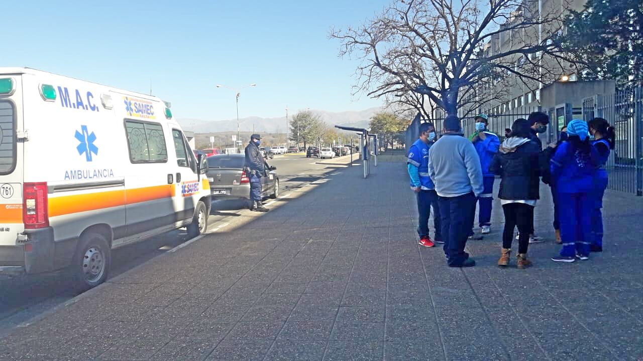 Protesta de familiares y compañeros de los operarios del Samec en la Ciudad Judicial. 