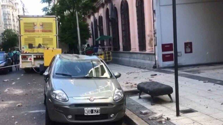 El camión del operativo Detectar, estacionado desde hace un par de semanas en Callao al 600.