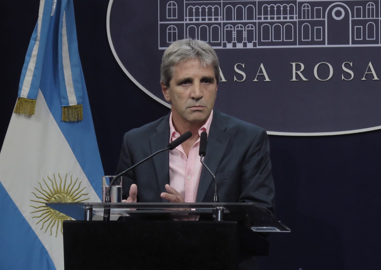 Luis Caputo, ministro de Economía, a la cabeza del megaplan de ajuste.