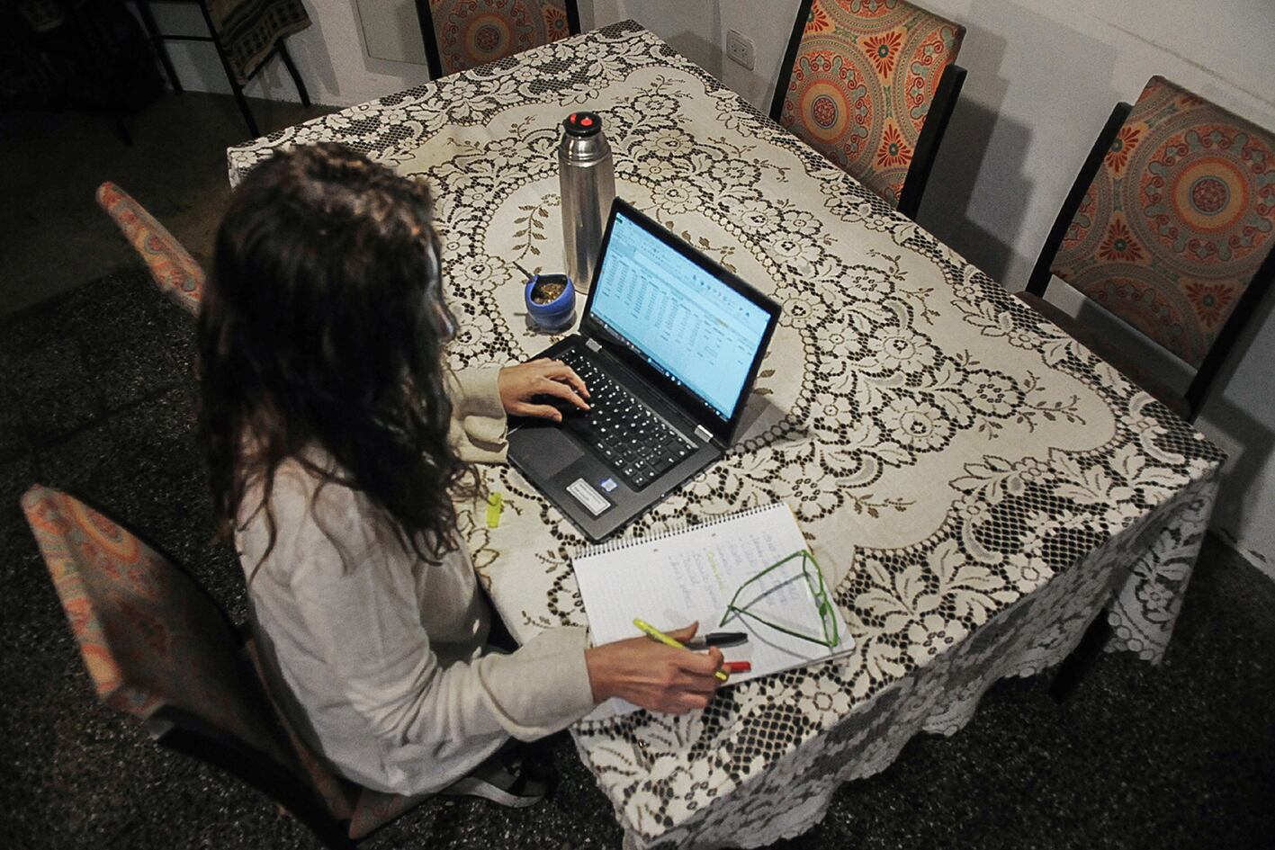 Con el teletrabajo las empresas se ahorran alquileres y distintos costos fijos.