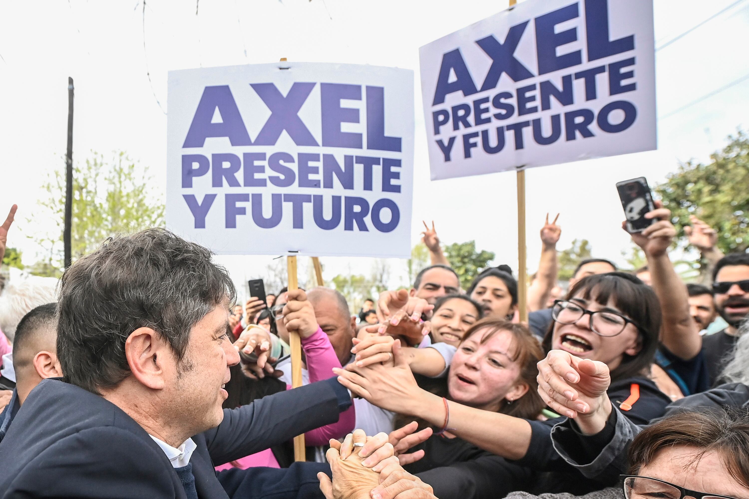 Kicillof visitó San Isidro y volvió a marcar las diferencias con Javier Milei.