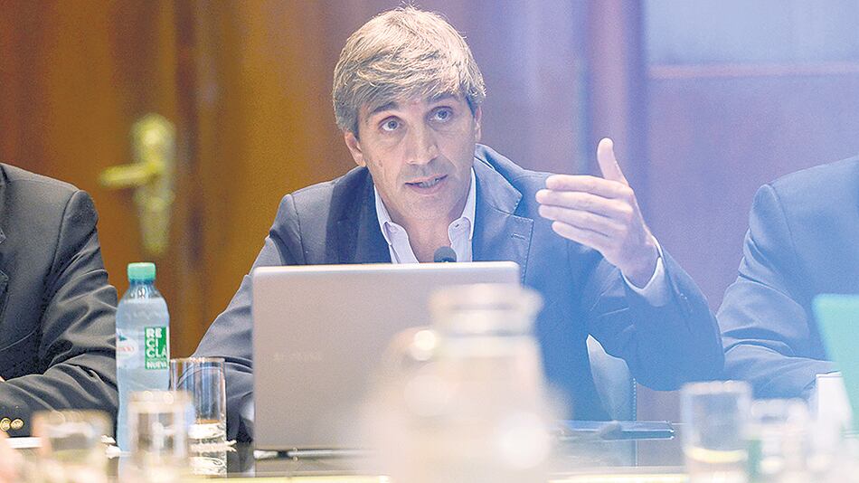 Caputo debe dar respuestas sobre el aumento de la deuda externa y sus vínculos con sociedades offshore.