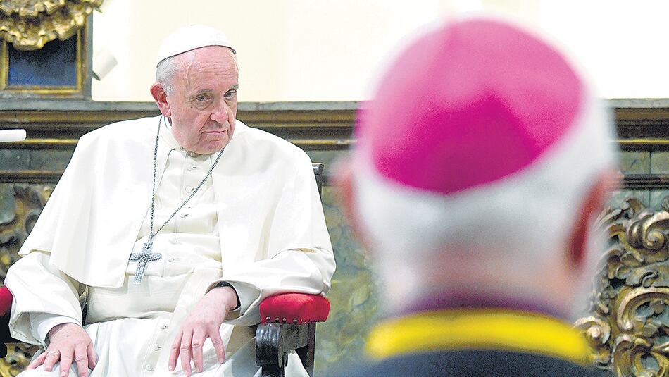 Francisco dijo sentir vergüenza por el daño irreparable causado a niños por parte de ministros de la Iglesia.