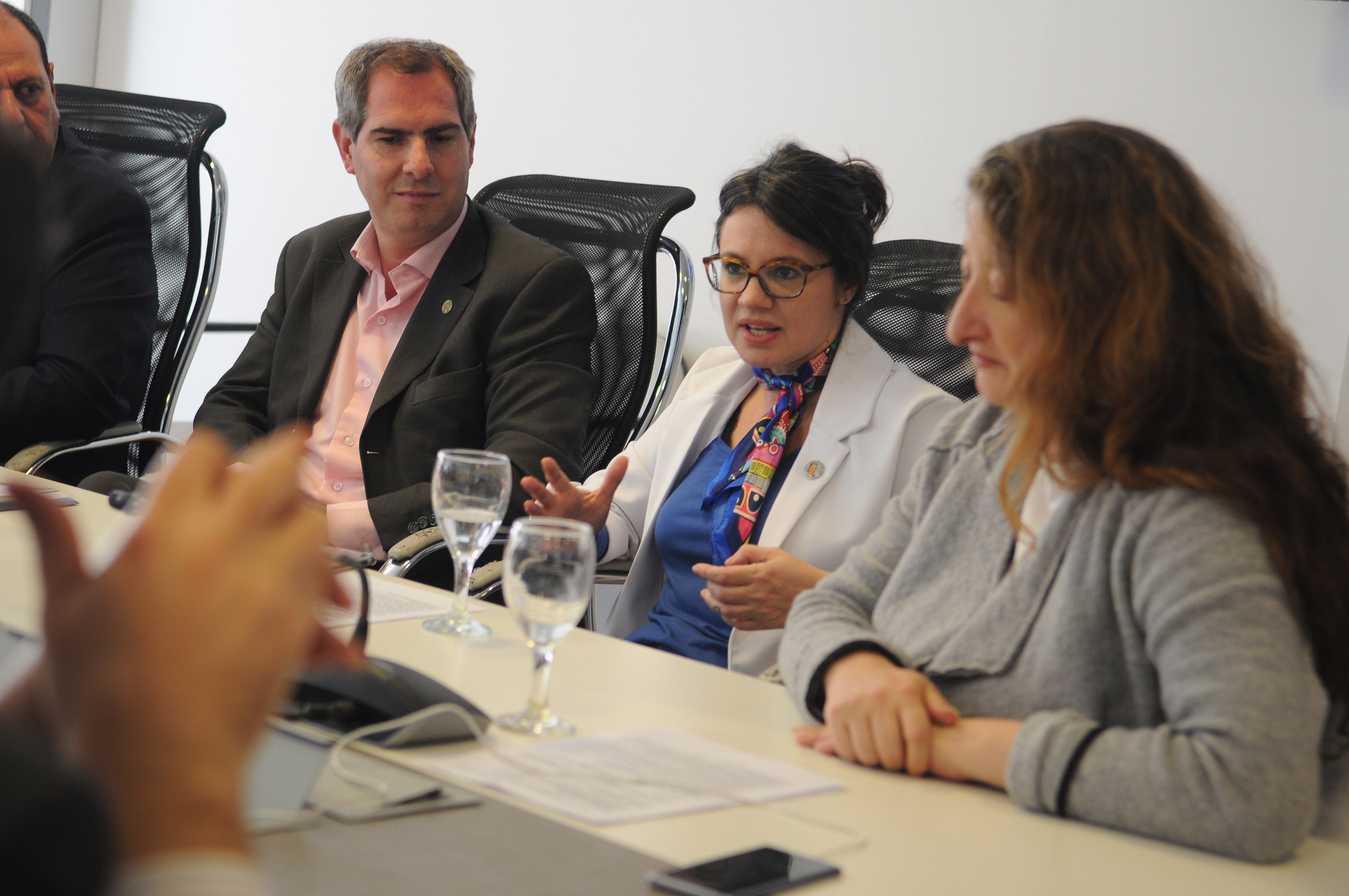 Roberto, Marziotta y Muiños lanzaron la propuesta en la sede de la UMET.