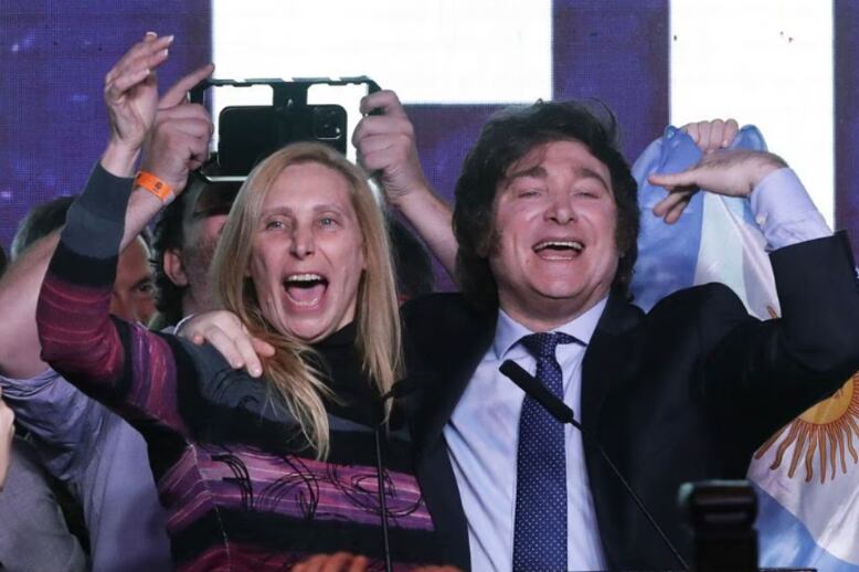 Javier Milei busca opciones para sortear un escollo que le dejó su aliado político, Mauricio Macri