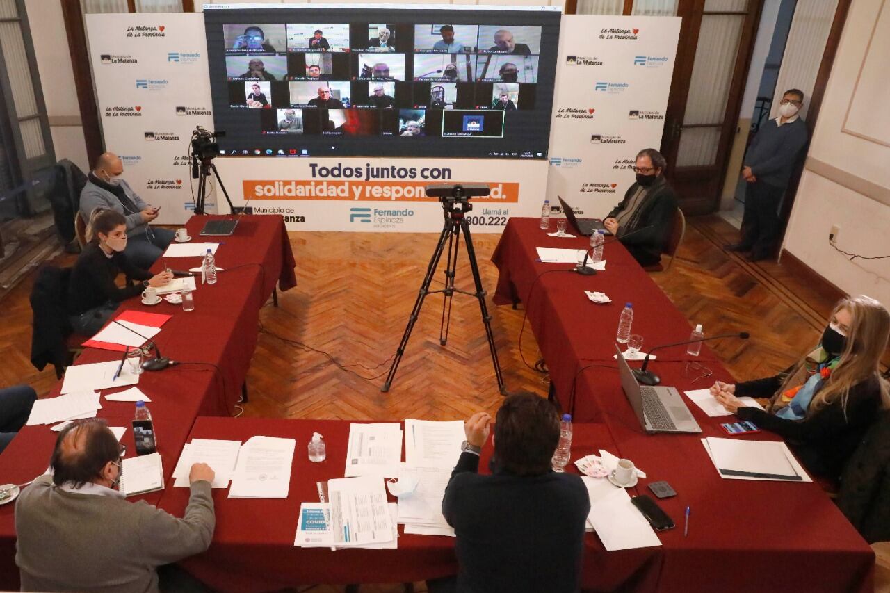 Espinoza, al frente de la videoconferencia.