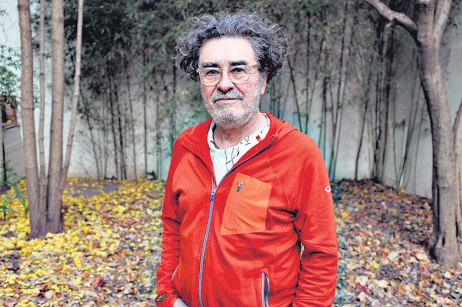 Lima también es autor de Botánica poética, Loro hablando solo y El mercado de las pulgas.