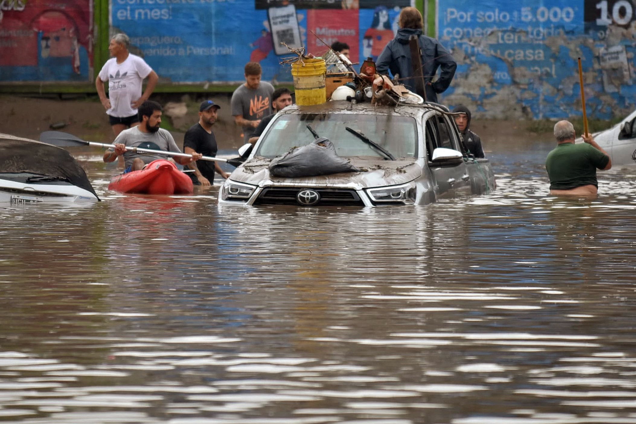 Las inundaciones en Bahía Blanca generaron un sinfin de complicaciones para los vecinos del sur provincial. 