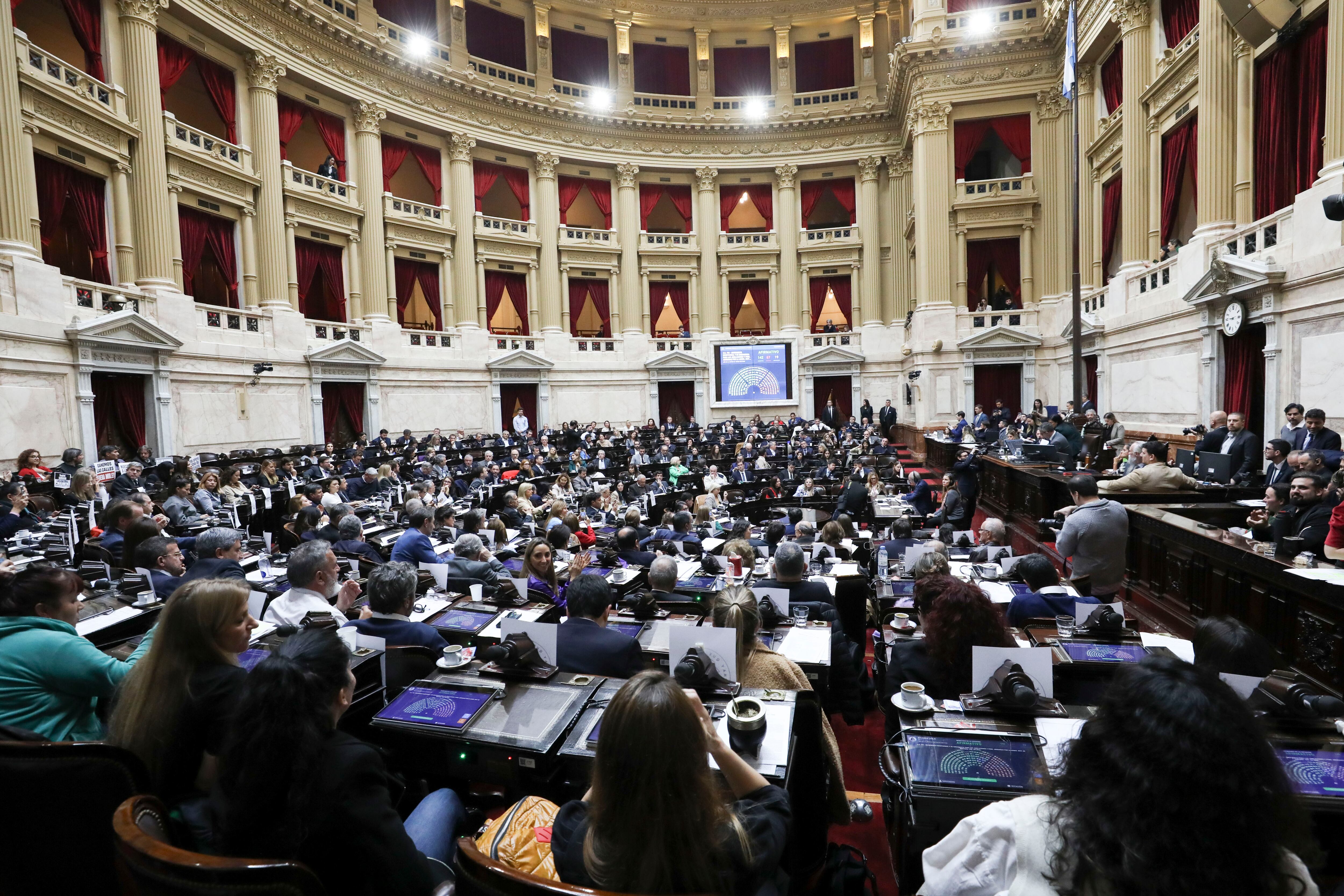 LLA buscará quedar lo más cerca posible del tercio de bancas para responder demandas de la Casa Blanca.
