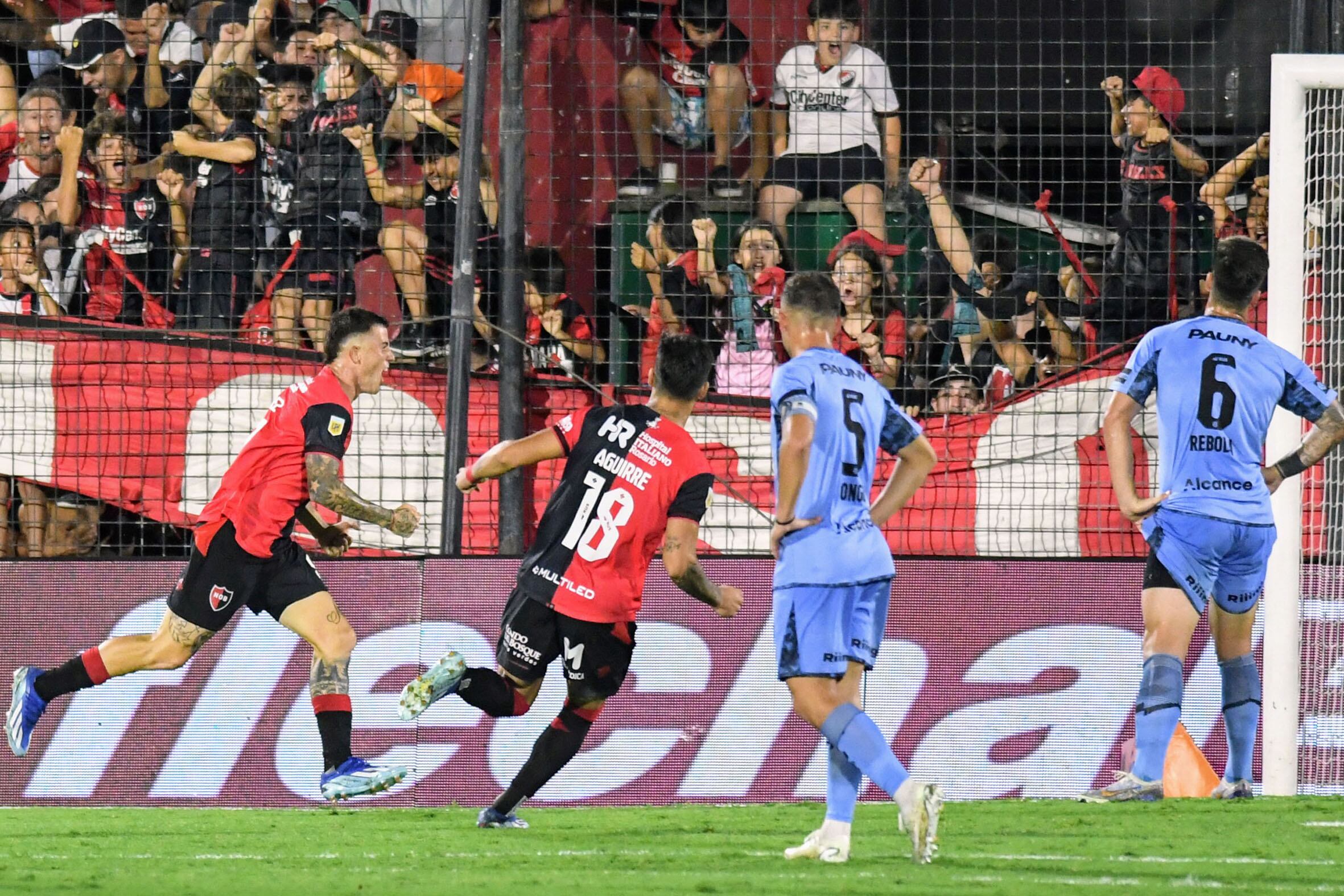 El Colo Ramírez lo grita con todo. Belgrano, resignación y brazos en jarra.