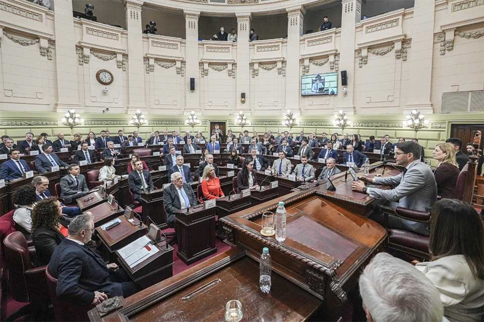 La sesión preparatoria arrancó accidentada y con largo debate reglamentario.