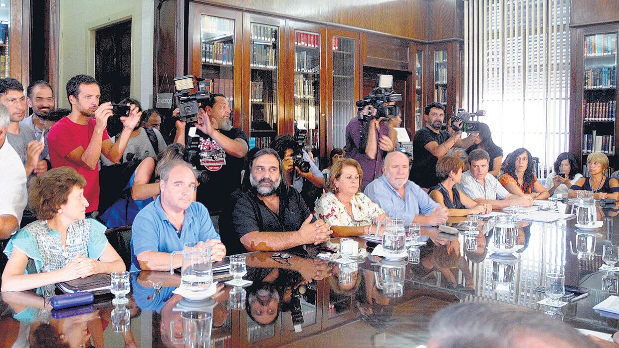 Los gremios del Frente de Unidad Docente mantuvieron ayer una nueva reunión en el Ministerio de Economía, en la ciudad de La Plata.