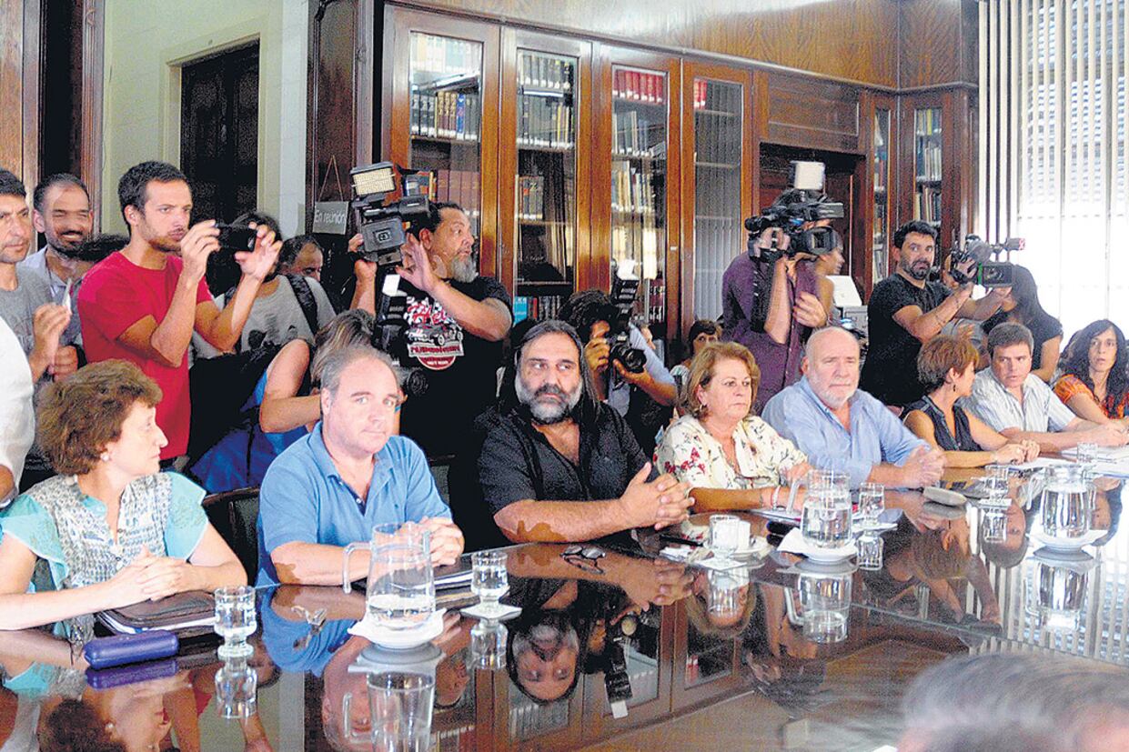 Los gremios del Frente de Unidad Docente mantuvieron ayer una nueva reunión en el Ministerio de Economía, en la ciudad de La Plata.