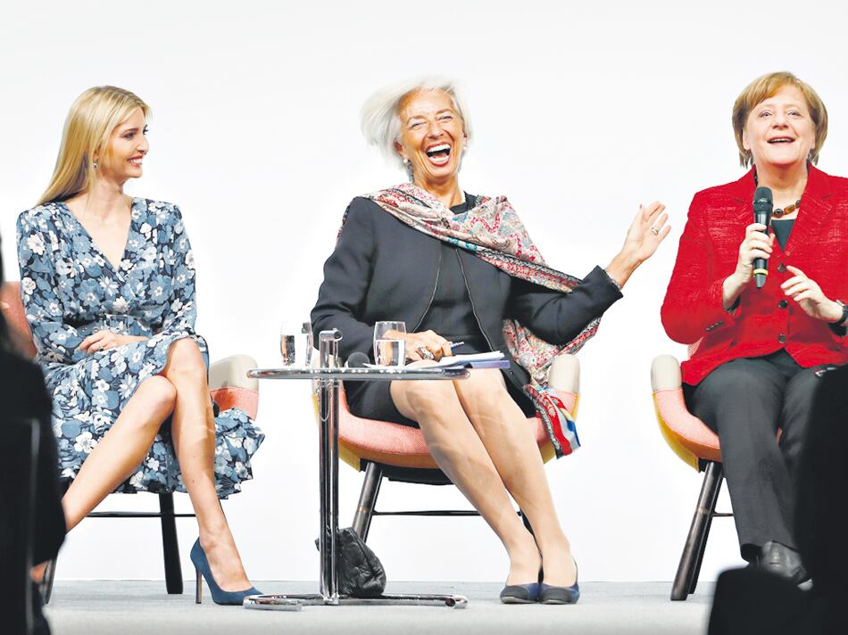 (De iz. a der.) Ivanka Trump, Christine Lagarde y Angela Merkel en el foro de mujeres en Berlín.