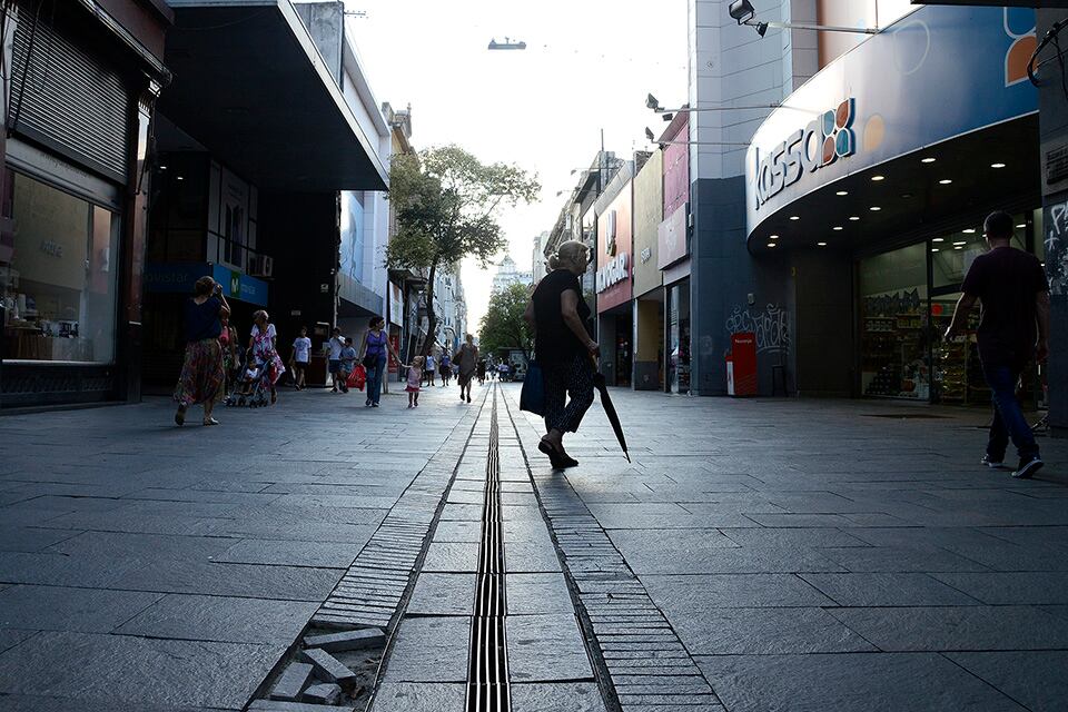 La confianza de los consumidores sigue en caída.