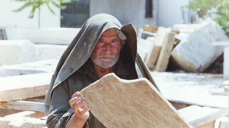 "Mourning Rock" (La piedra de luto), de Filippos Koutsaftis, sobre Elefsina.