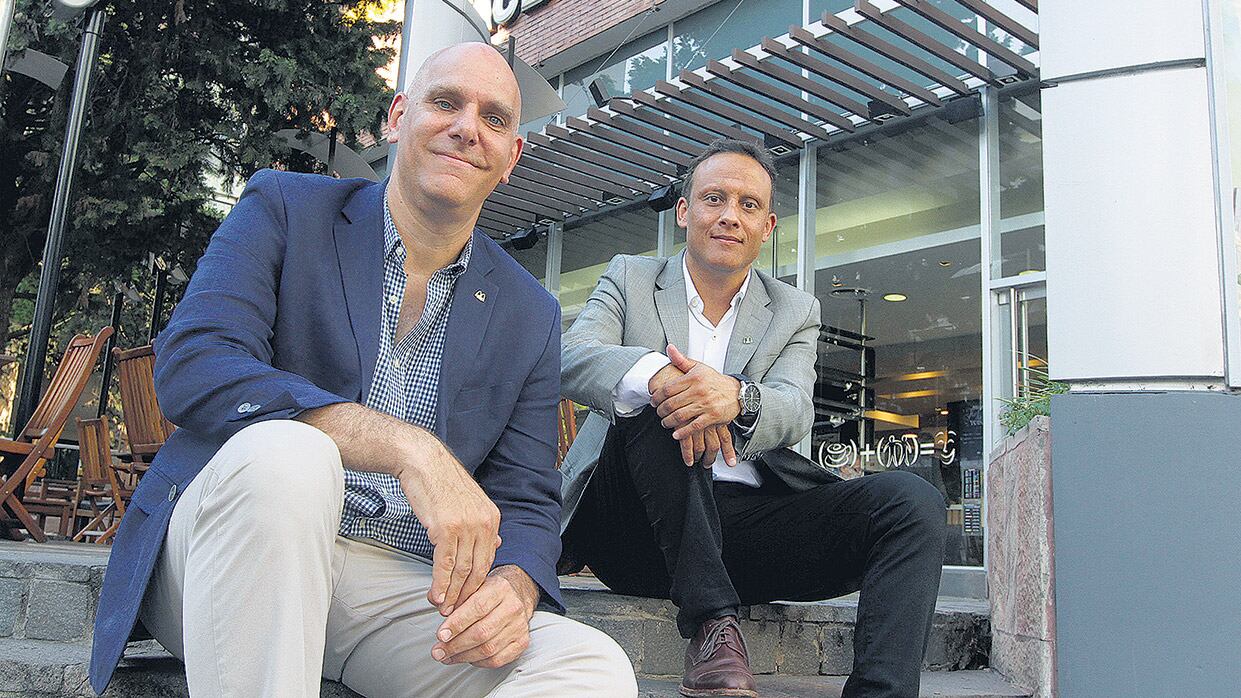 Gabriel Serber, director general de Arcos Dorados, y Sergio Pivetti, gerente de Recursos Humanos.