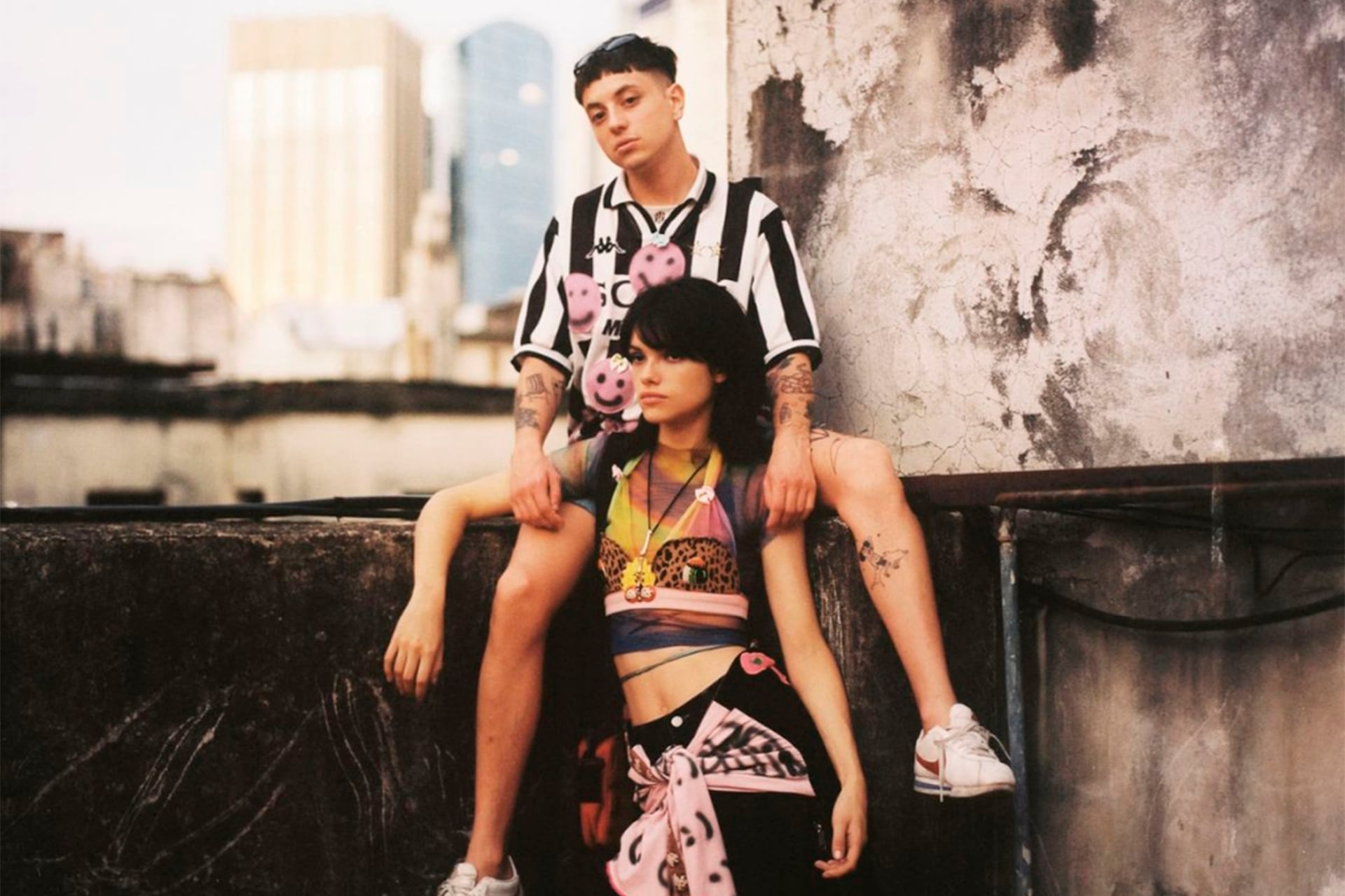 El primer tema 2021 de Paco Amoroso trae videoclip con historia de noche, jodita, romance y amanecer al aire libre.