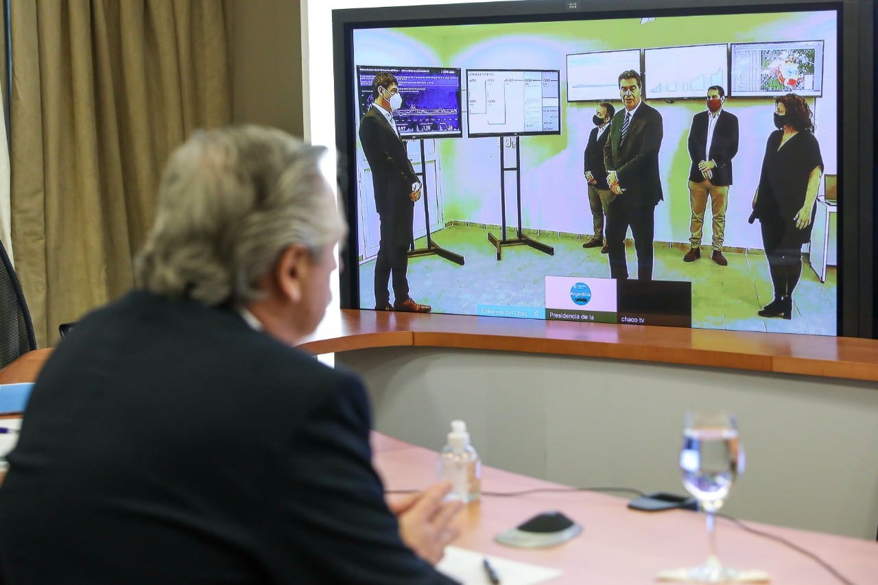 Alberto Fernández en videoconferencia con el gobernador Jorge Capitanich.