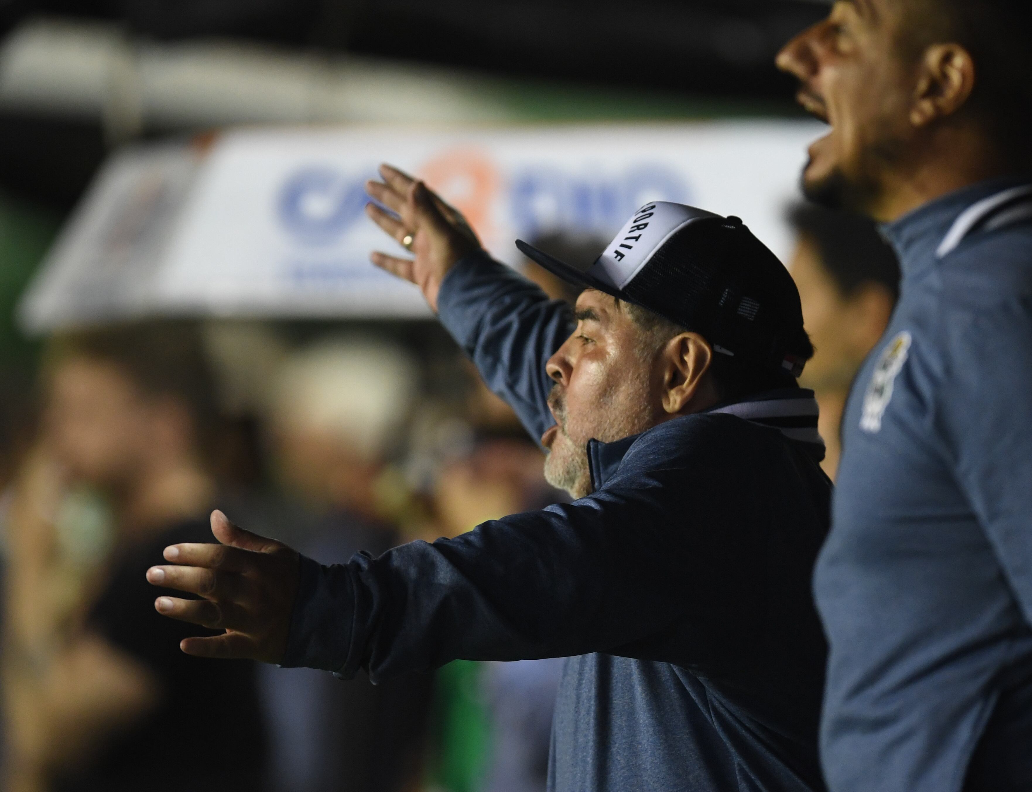 Maradona volvió a acusar a Riquelme de haberse vendido "al mejor postor"