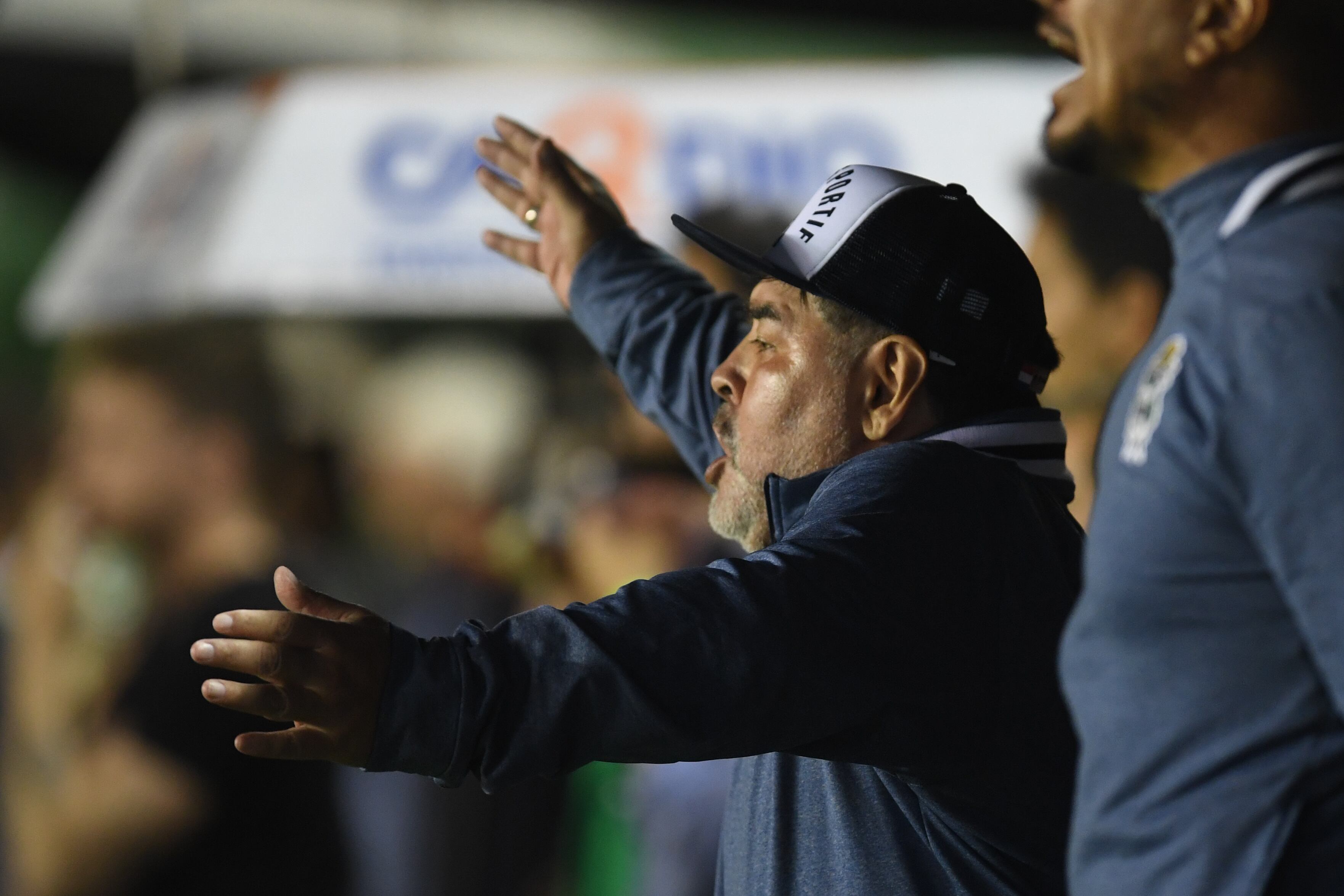 Maradona volvió a acusar a Riquelme de haberse vendido "al mejor postor"