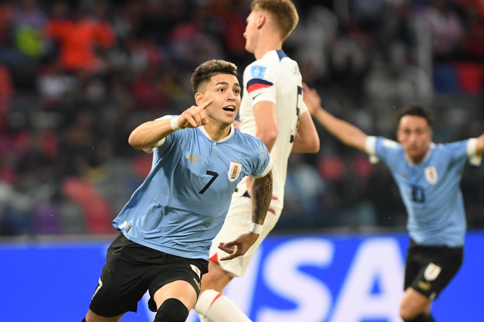 El joven delantero uruguayo festeja su gol ante Estados Unidos
