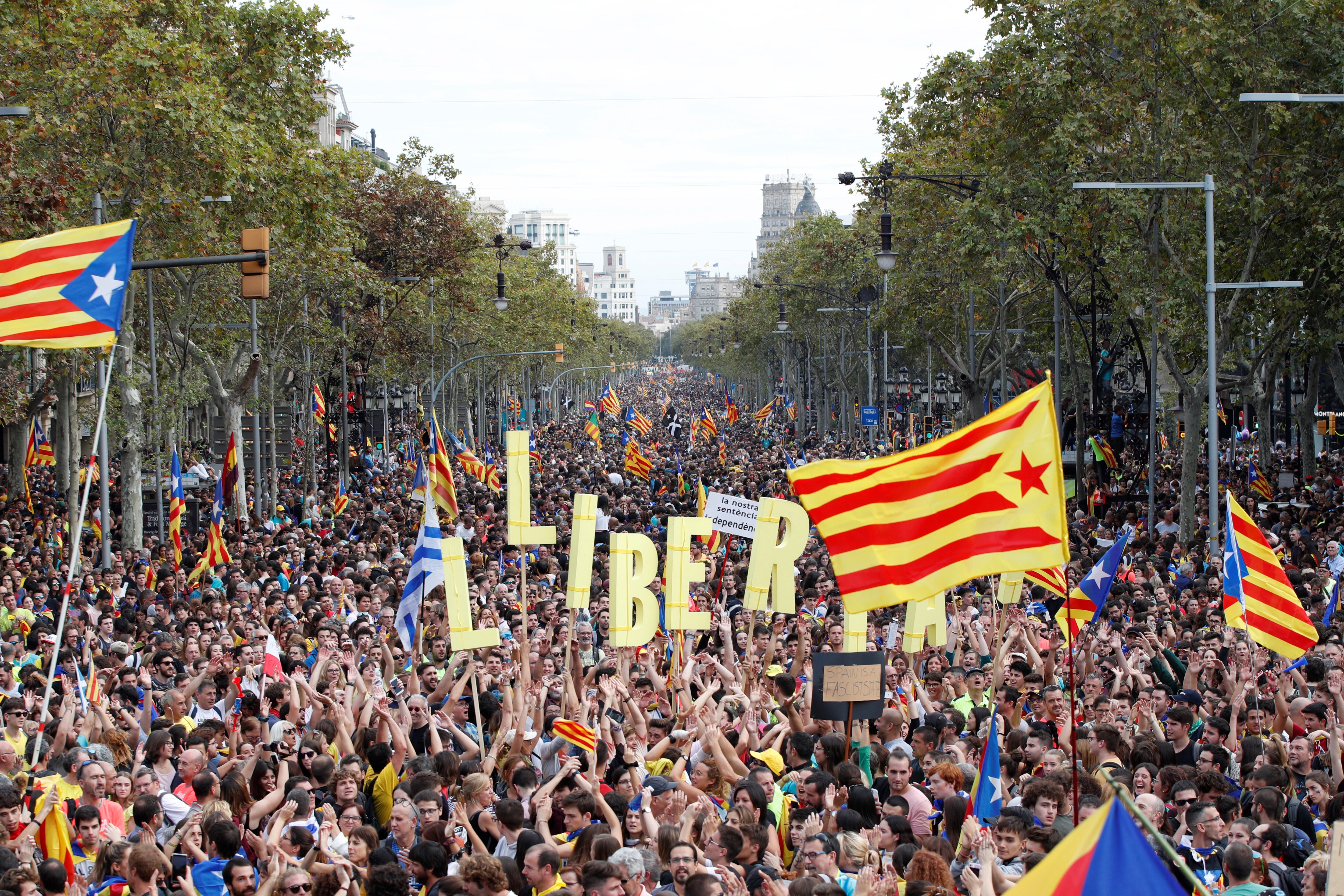 Cataluña realizó su manifestación más multitudinaria y pacífica este viernes.