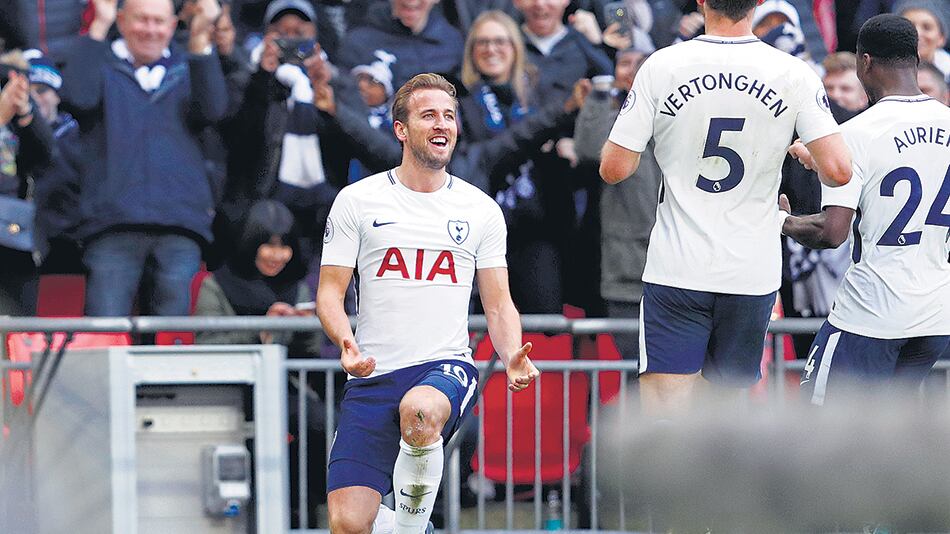 Kane se despachó con tres goles ante el Southampton dirigido por Mauricio Pellegrino.