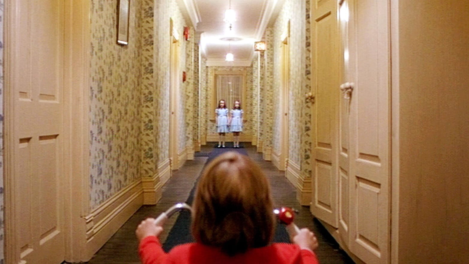 Danny Torrance y las gemelas del Overlook Hotel, un clásico.