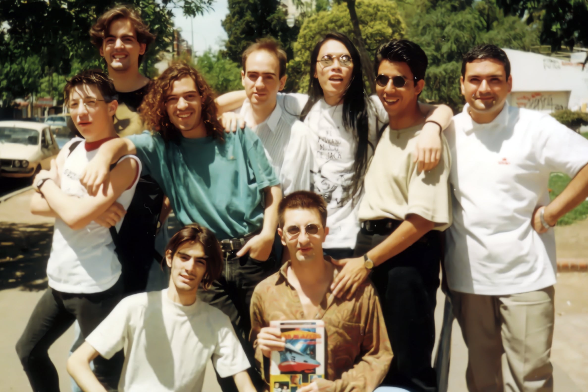 Mambo, Pato, Li, Marcos y César, los principales hacedores de los 18 números de la revista RAN, junto a otros de sus amigos