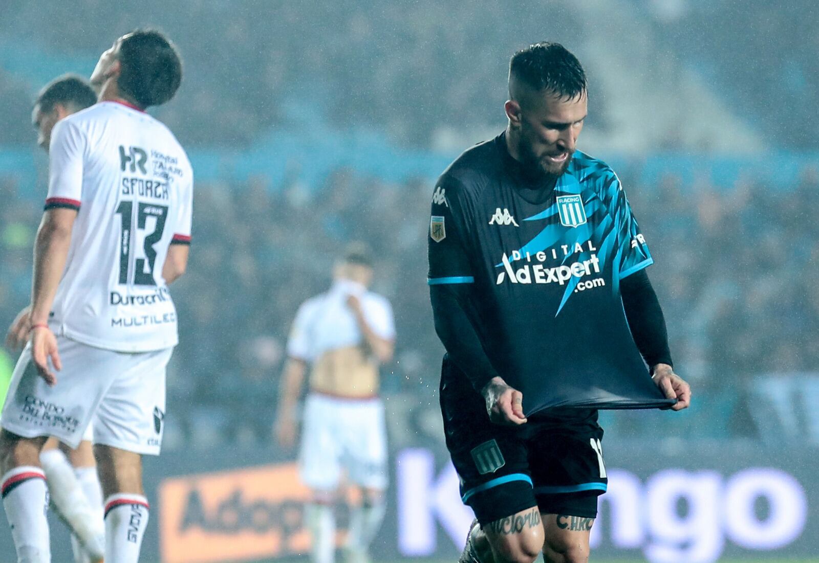 Jonathan Gómez, exRosario Central, marcó el primero para Racing