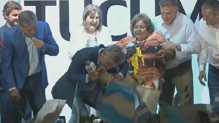 Ledesma, en el momento de la insólita reacción de Macri.