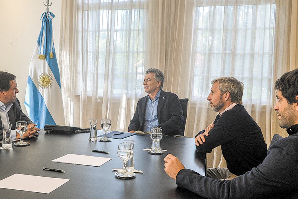 Weretilneck, Macri, Frigerio y García De Luca, ayer, durante la visita del patagónico a la quinta presidencial.