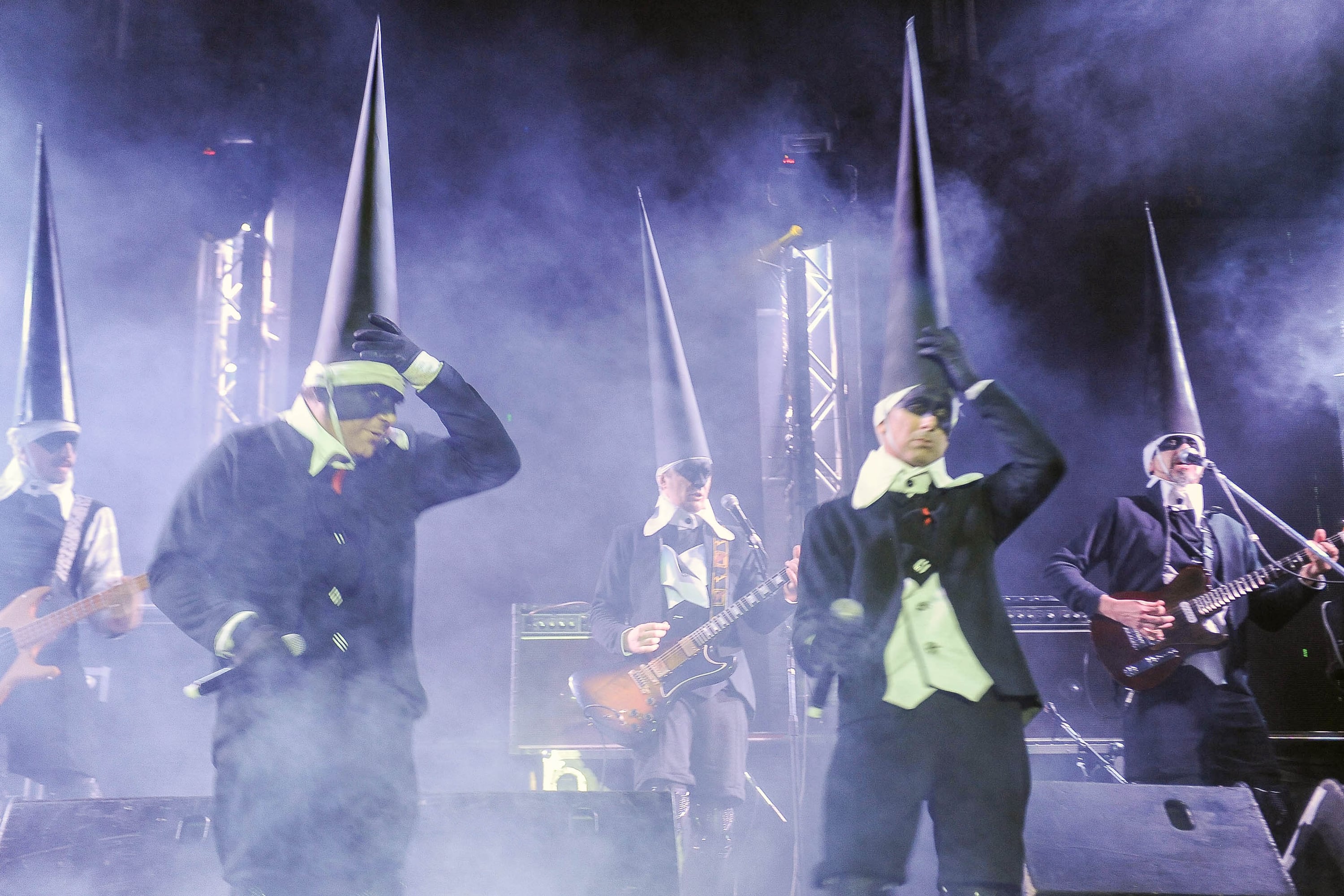 Los Brujos, entre los invitados especiales.