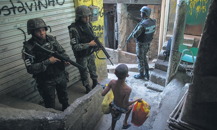 El gobierno envió el ejército a la favela Rocinha para “restablecer la ley y el orden”.
