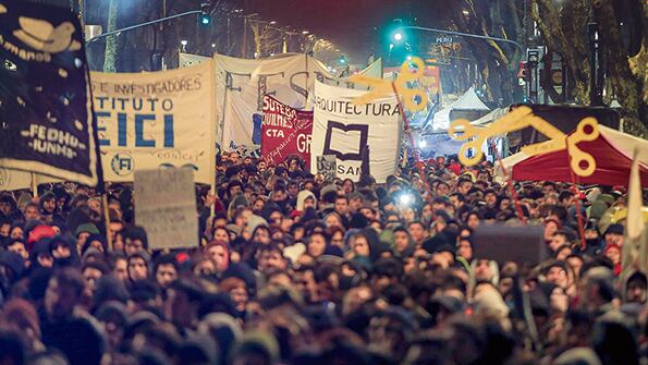 Los organizadores calcularon que hubo más de 300 mil personas en la manifestación que arrancó en el Congreso.