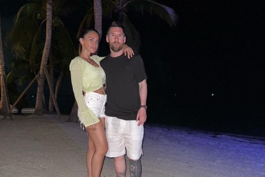 Lionel Messi y Antonela Roccuzzo en sus vacaciones en Bahamas, antes de comenzar los entrenamientos en Inter Miami. (Foto: @leomessi)