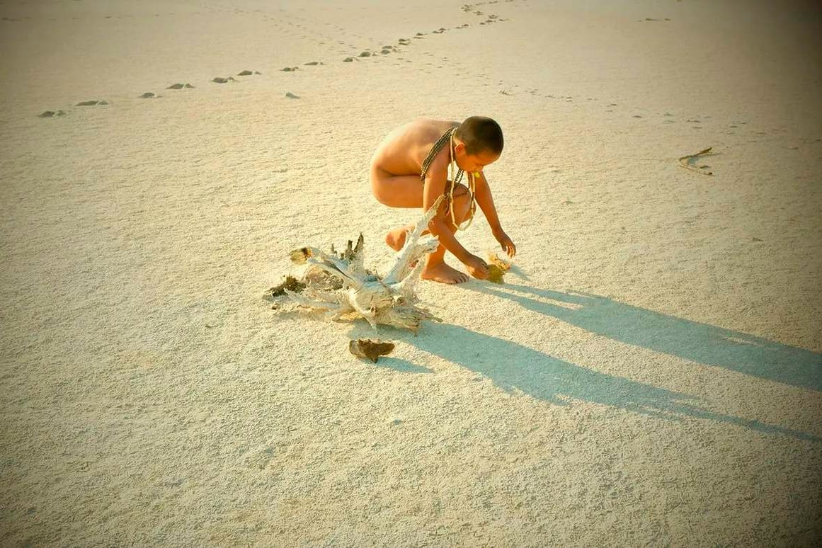 Una experiencia audiovisual que va tejiendo pacientemente su sentido.