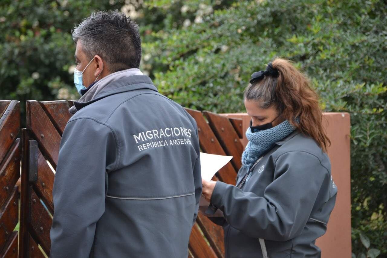 Por qué Migraciones denunció al viajero que volvió de Miami con ola variante Delta y no cumplió el protocolo.