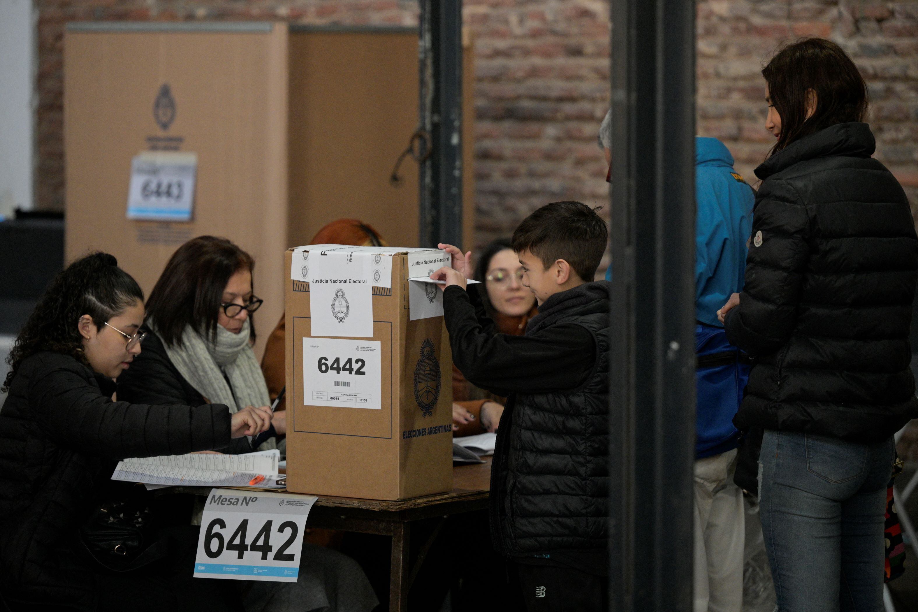 La obligatoriedad de votar corre para las personas que tienen entre 18 y 70 años