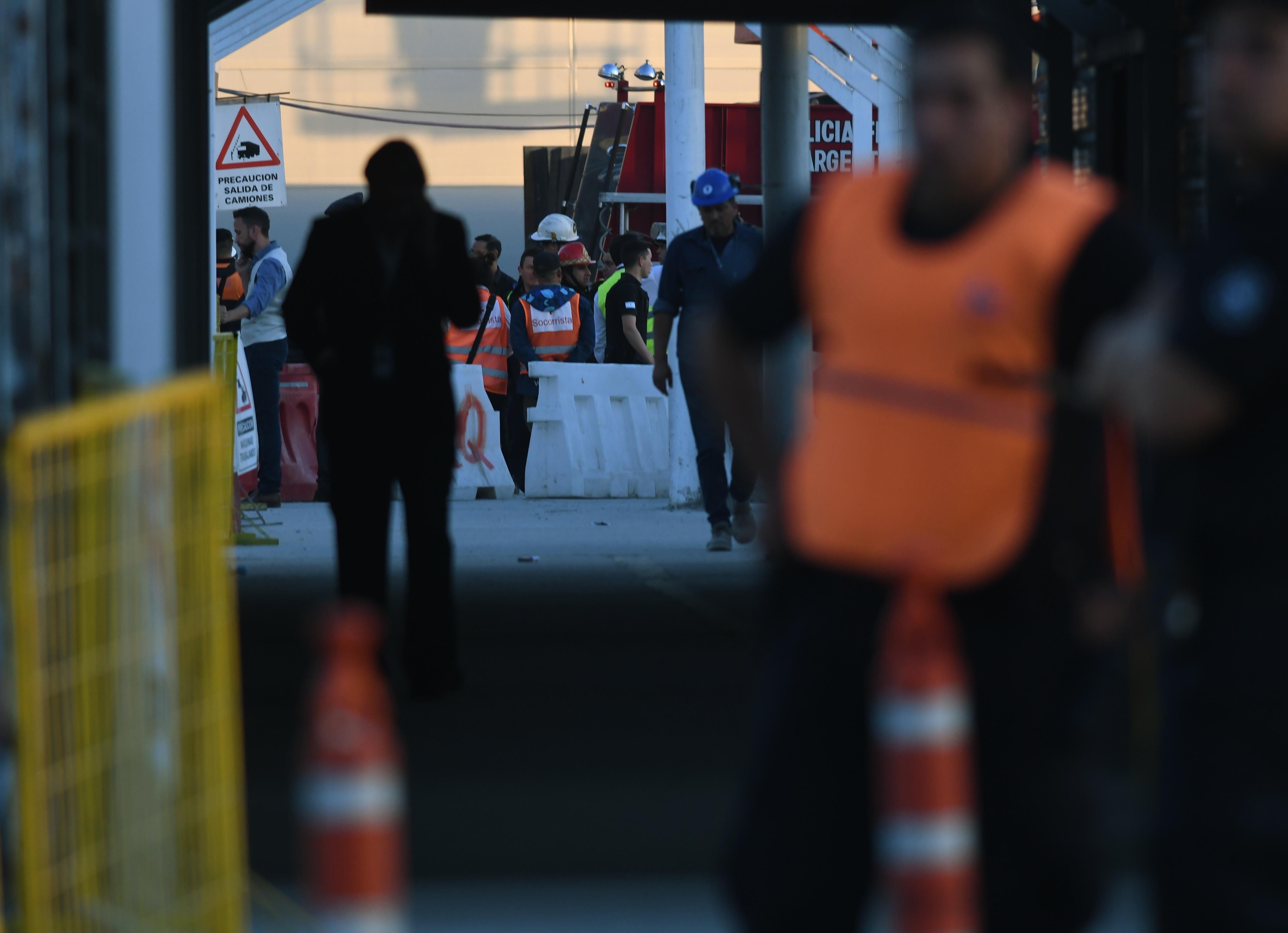 Un obrero murió y 13 resultaron heridos por la caída de un andamio en una obra en el Aeropuerto de Ezeiza.