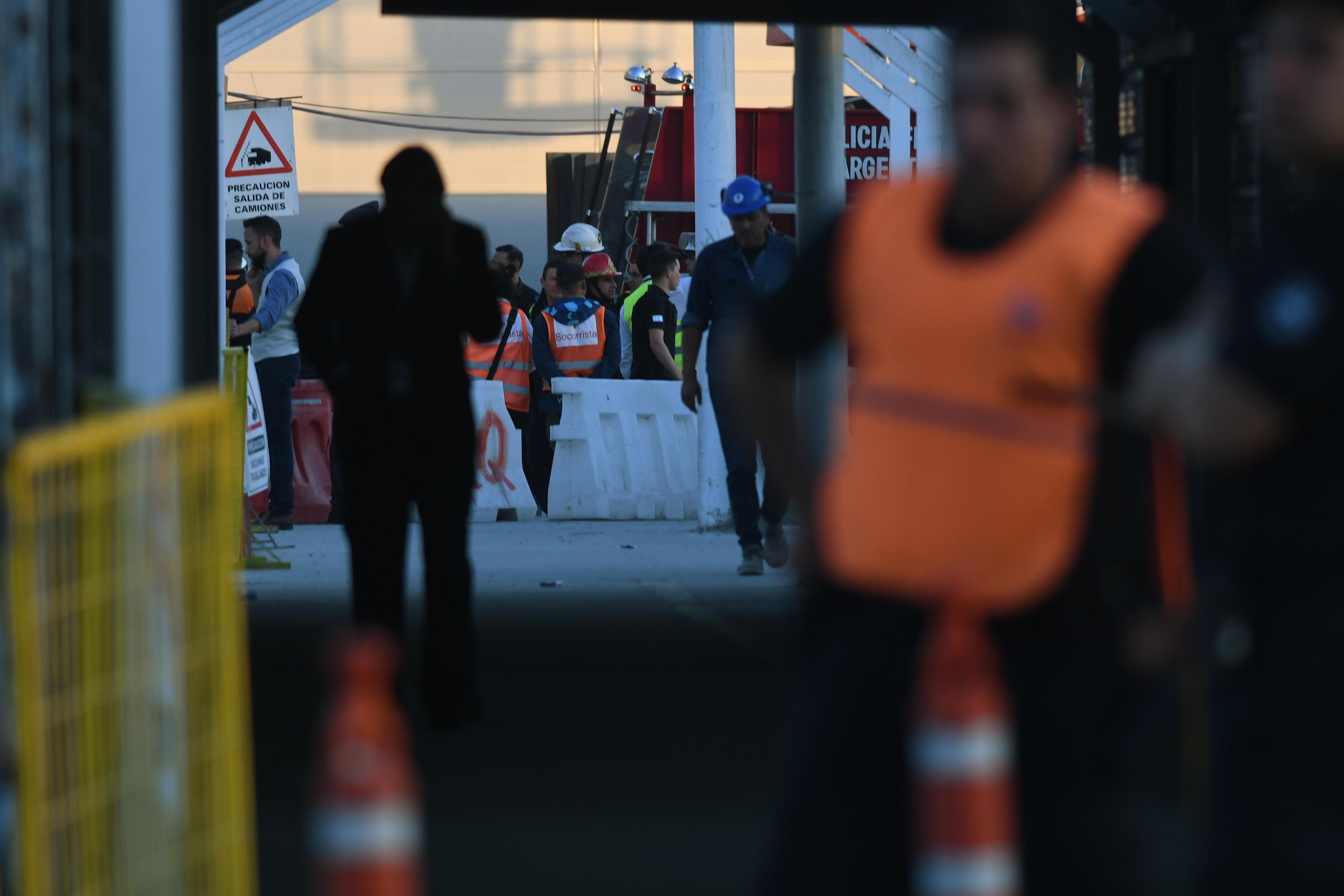 Un obrero murió y 13 resultaron heridos por la caída de un andamio en una obra en el Aeropuerto de Ezeiza.