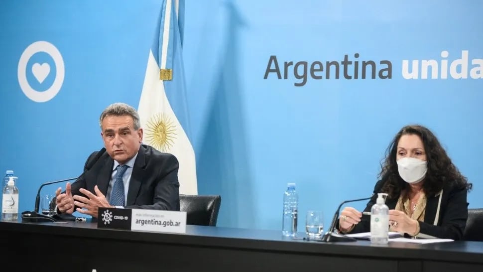 Agustín Rossi junto a Cristina Caamaño.