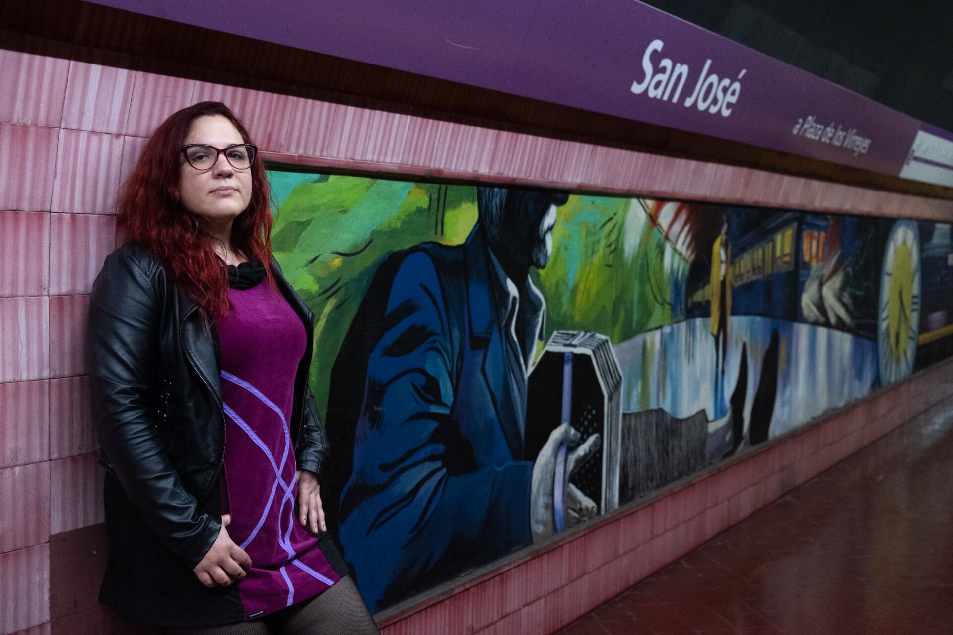 Ayi Turzi, entre los murales homenaje a Moebius en la Línea E. Hoy a las 18.30 presenta el libro y charla en La Nave de los Sueños