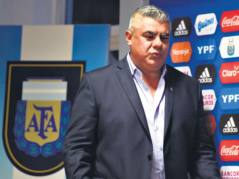 Claudio Tapia emprendió su viaje a la península ibérica para encontrarse con Lionel Messi y con Sampaoli.