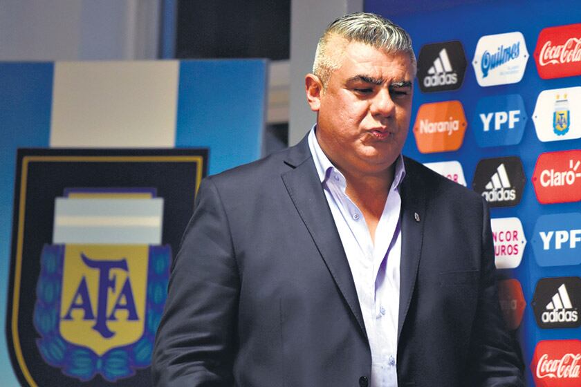 Claudio Tapia emprendió su viaje a la península ibérica para encontrarse con Lionel Messi y con Sampaoli.