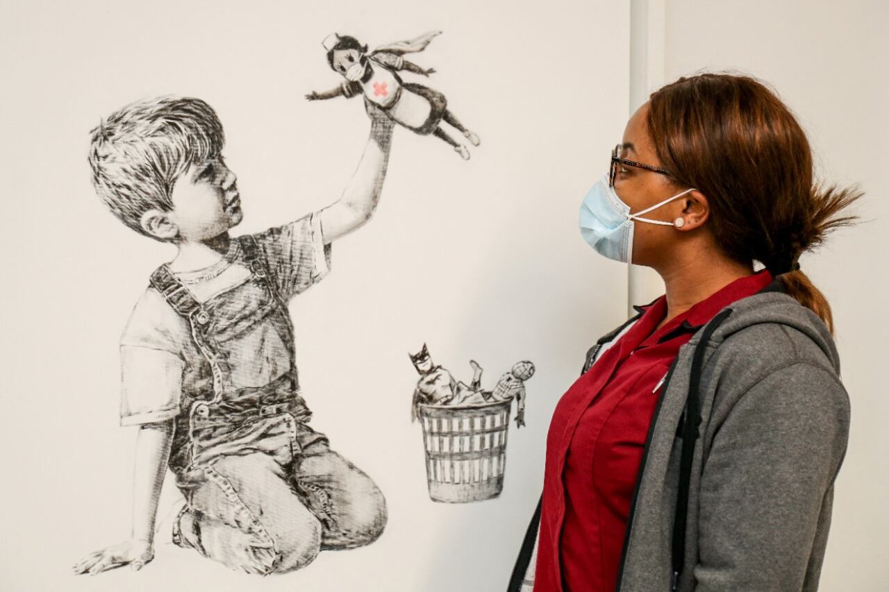 Banksy donó el dibujo en mayo de 2020 al Hospital General de Southampton.