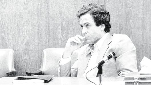El juicio de Ted Bundy en el que lo condenaron a muerte fue el primero transmitido en vivo.